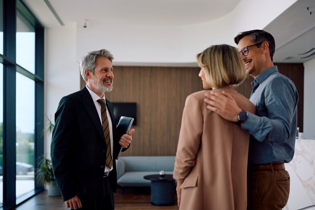 Couple en visite immobilière